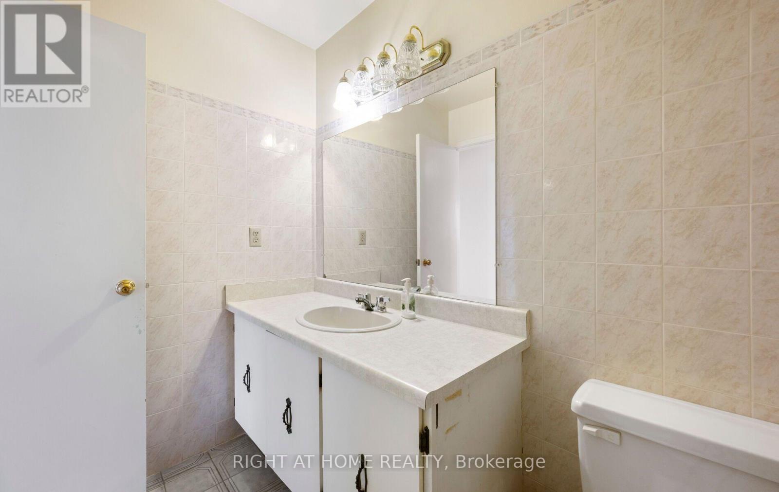 875 Messenger Meadow Drive, Mississauga, Ontario  L5C 3T1 - Photo 29 - W13853160