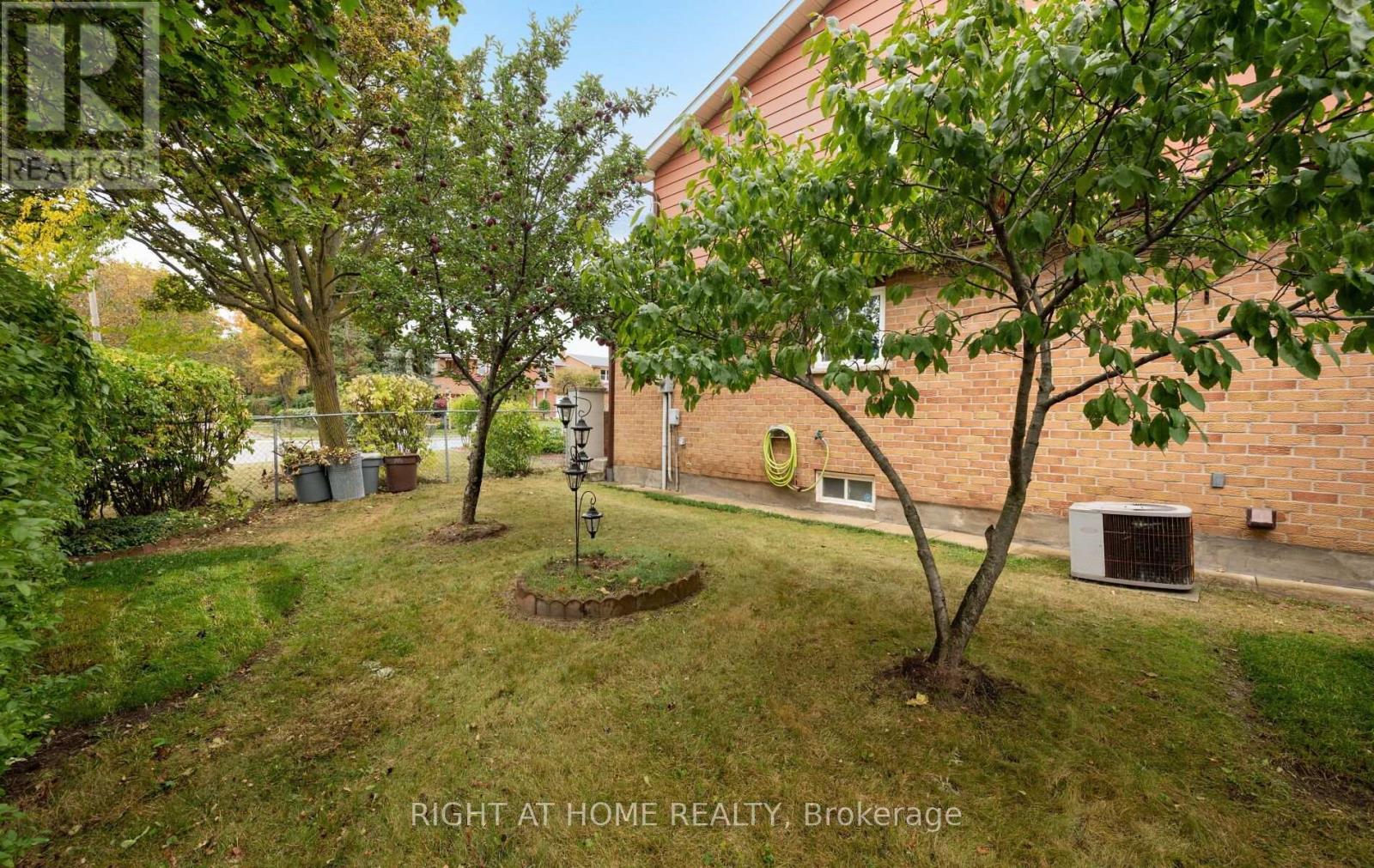 875 Messenger Meadow Drive, Mississauga, Ontario  L5C 3T1 - Photo 47 - W13853160