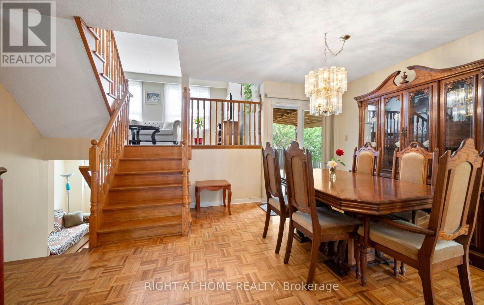 875 Messenger Meadow Drive, Mississauga, Ontario  L5C 3T1 - Photo 8 - W13853160