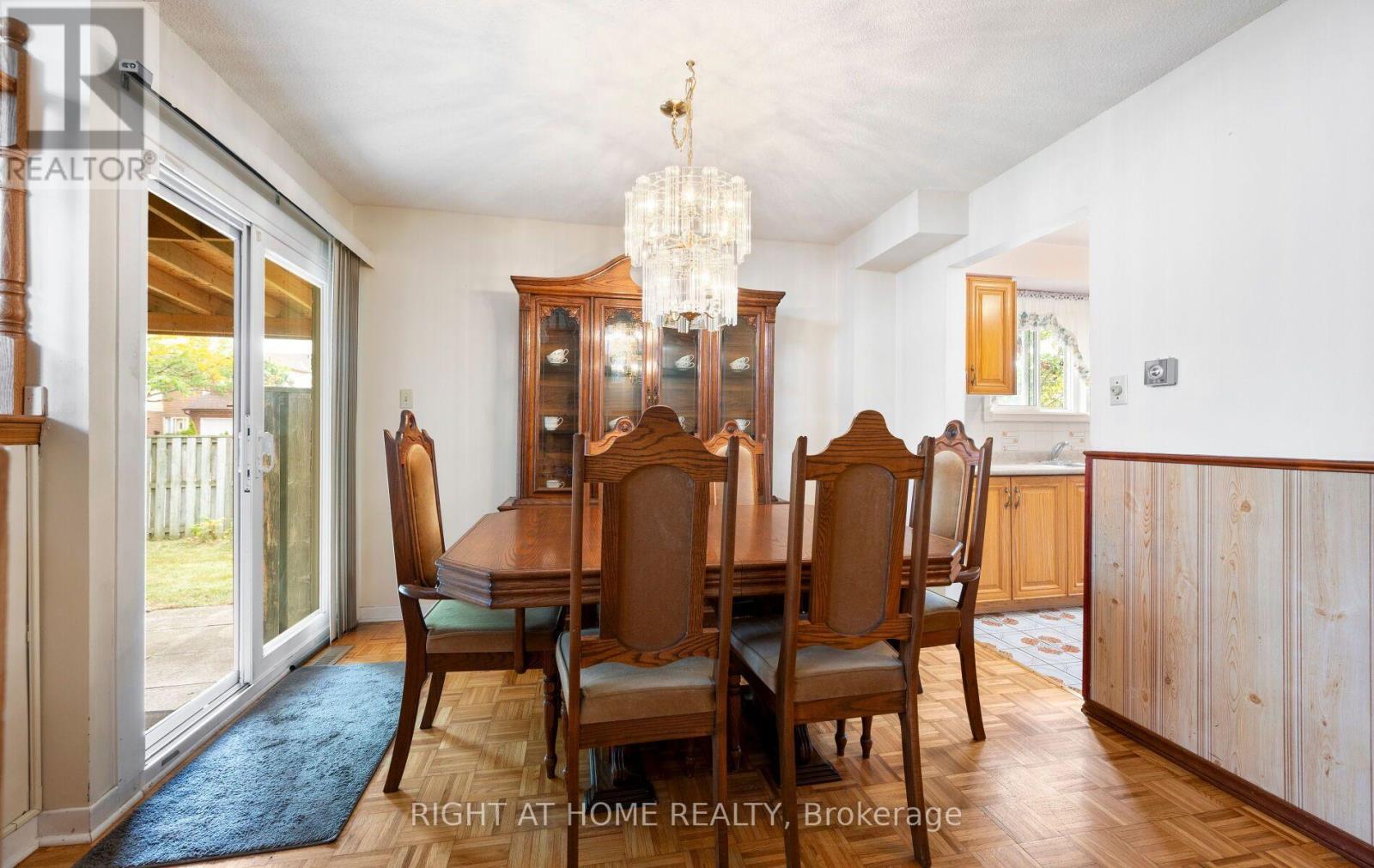 875 Messenger Meadow Drive, Mississauga, Ontario  L5C 3T1 - Photo 9 - W13853160