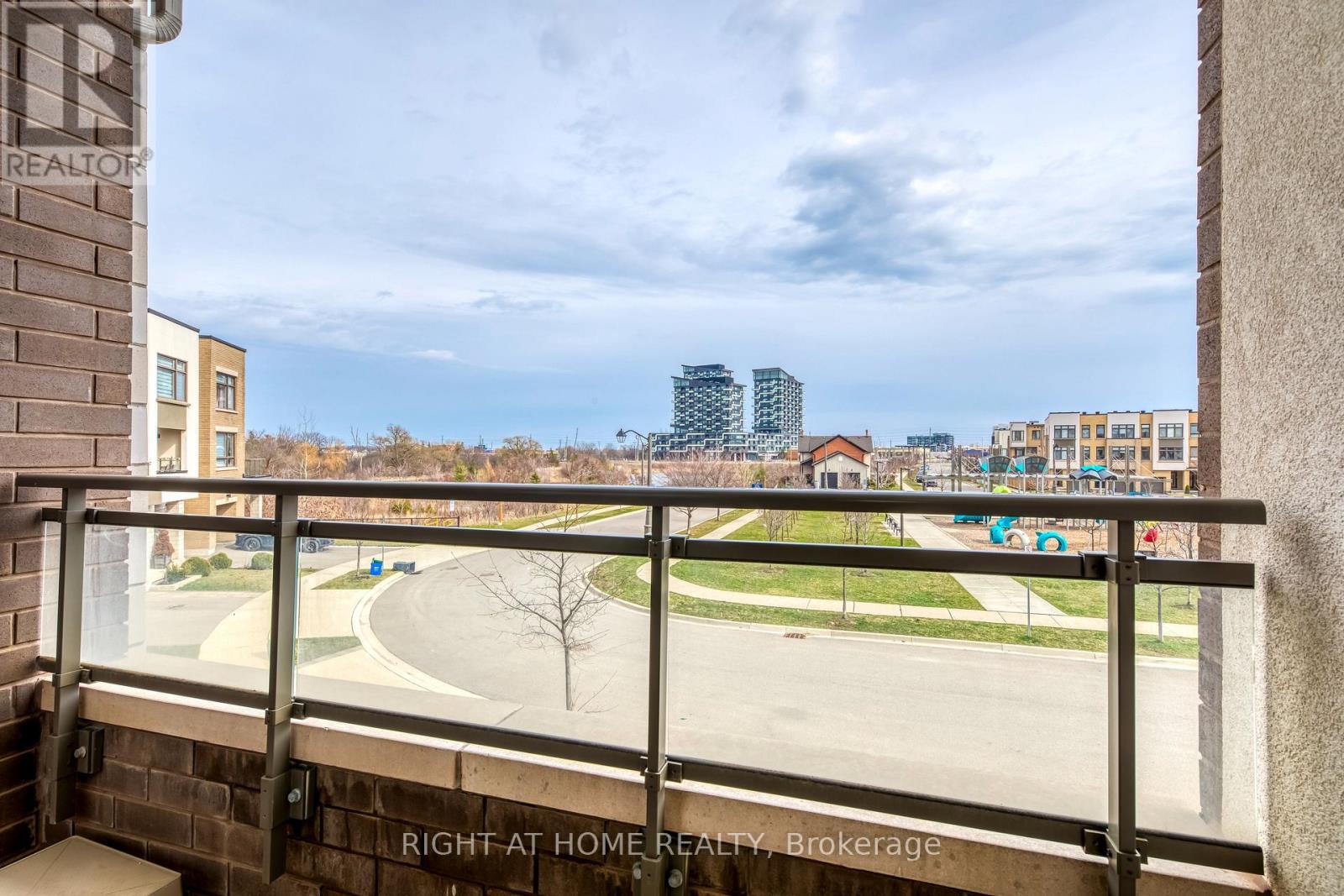 272 Squire Crescent, Oakville, Ontario  L6H 0L8 - Photo 9 - W13853292