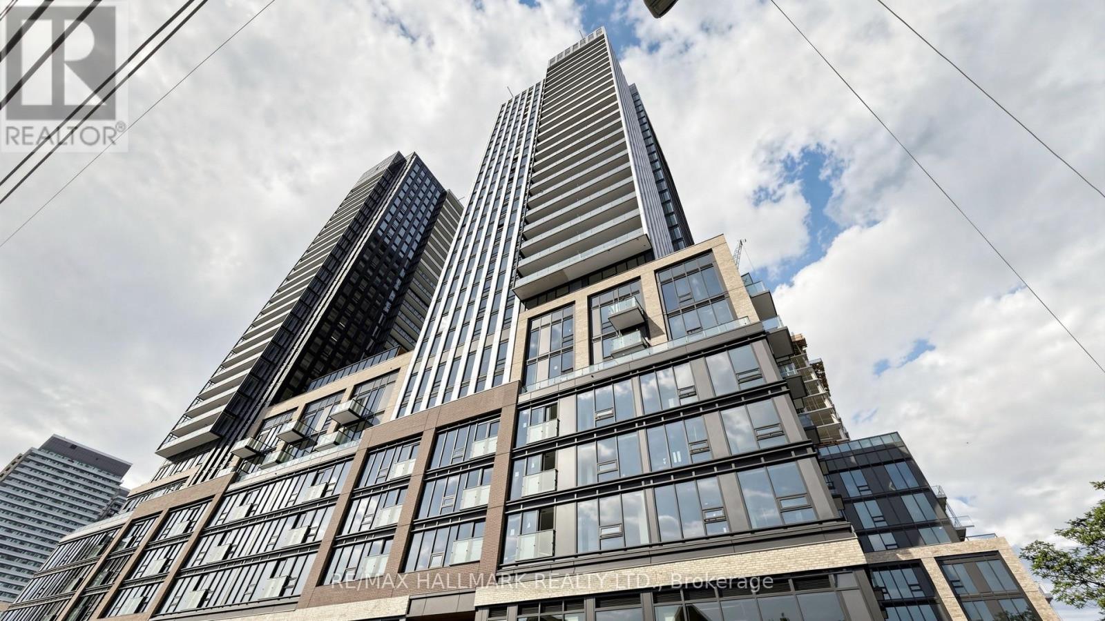 719 - 101 JOHN STREET N