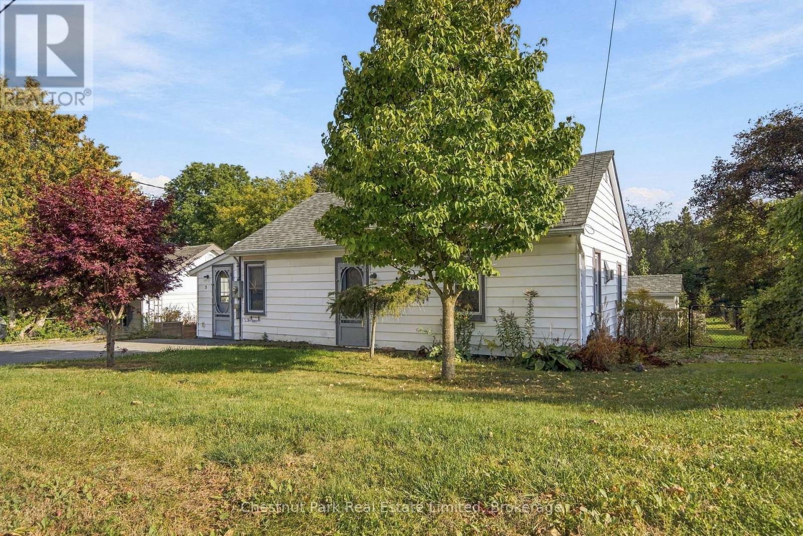9 Rogers Street, Prince Edward County, Ontario  K0K 2T0 - Photo 3 - X13853398