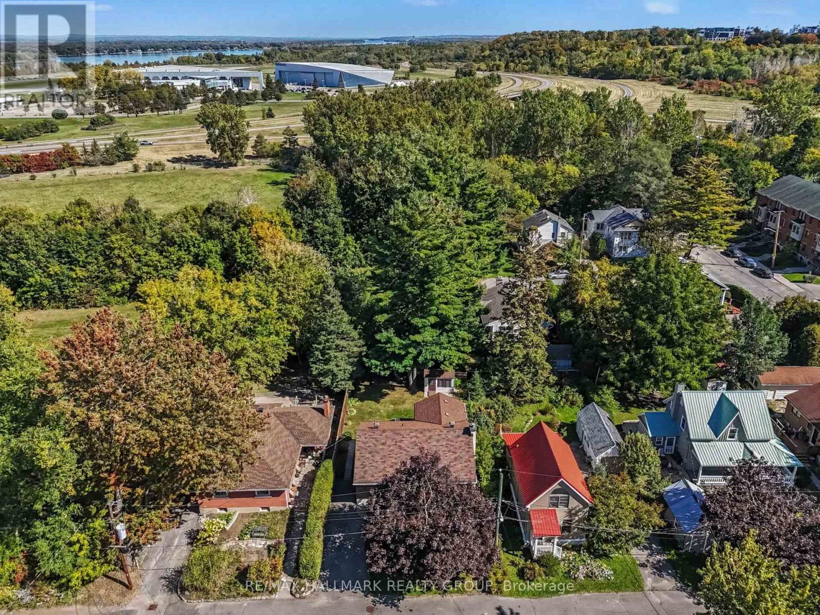 183 Martin Avenue, Ottawa, Ontario  K1K 2V2 - Photo 2 - X13853380