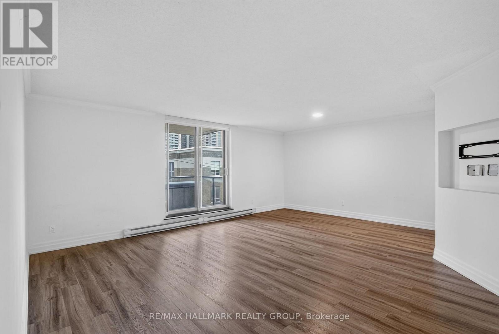 210 - 435 ALBERT STREET