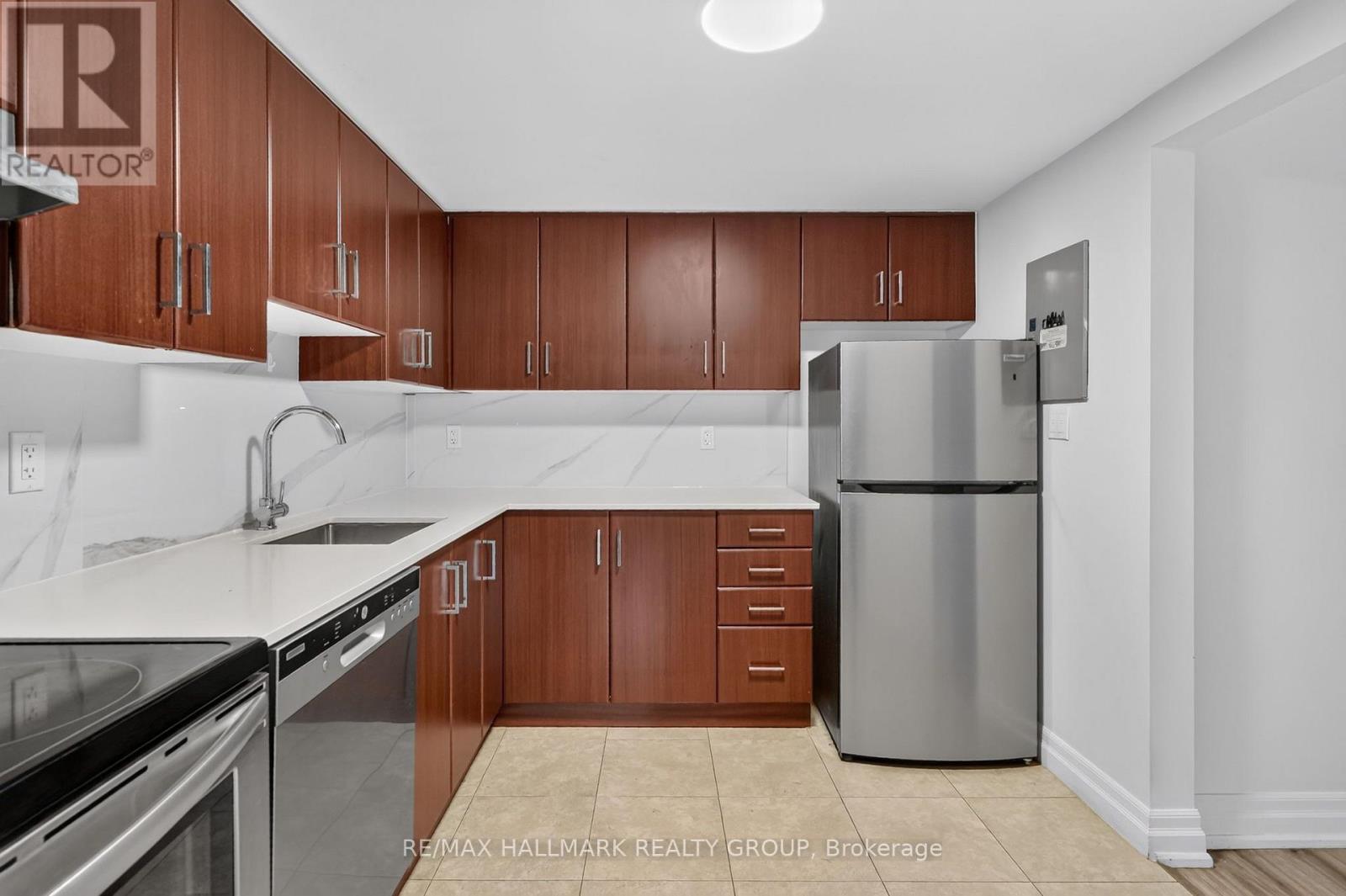 208 - 435 ALBERT STREET
