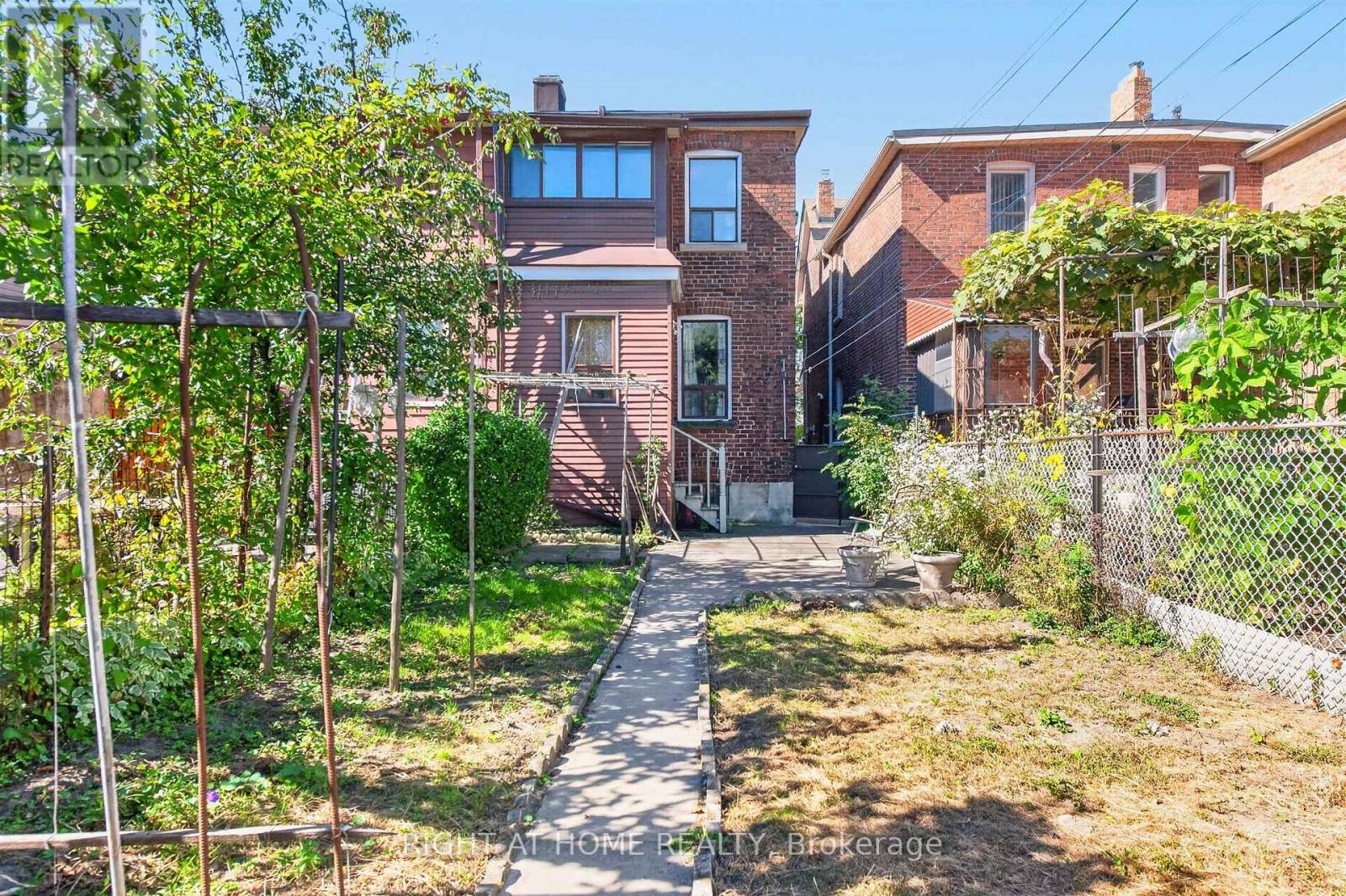 431 Lansdowne Avenue, Toronto, Ontario  M6H 3Y2 - Photo 25 - C13853328