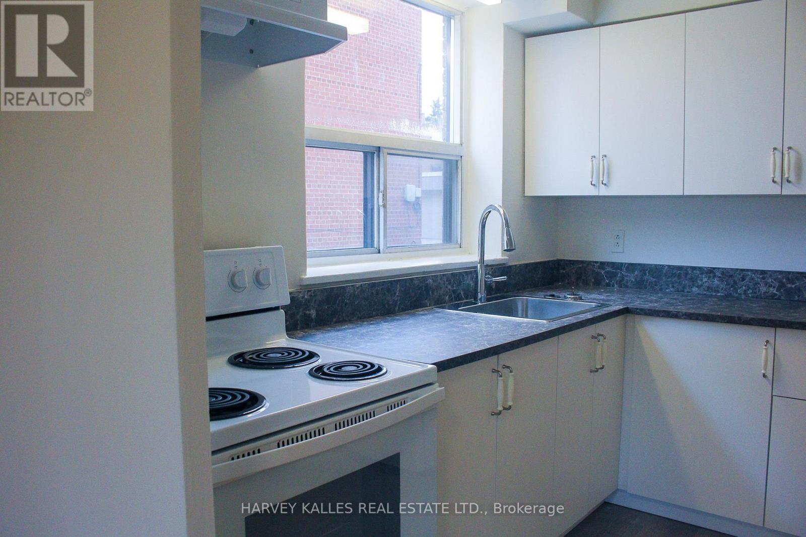 2 - 28 Fraserwood Avenue, Toronto, Ontario  M6B 2N5 - Photo 3 - C13853370