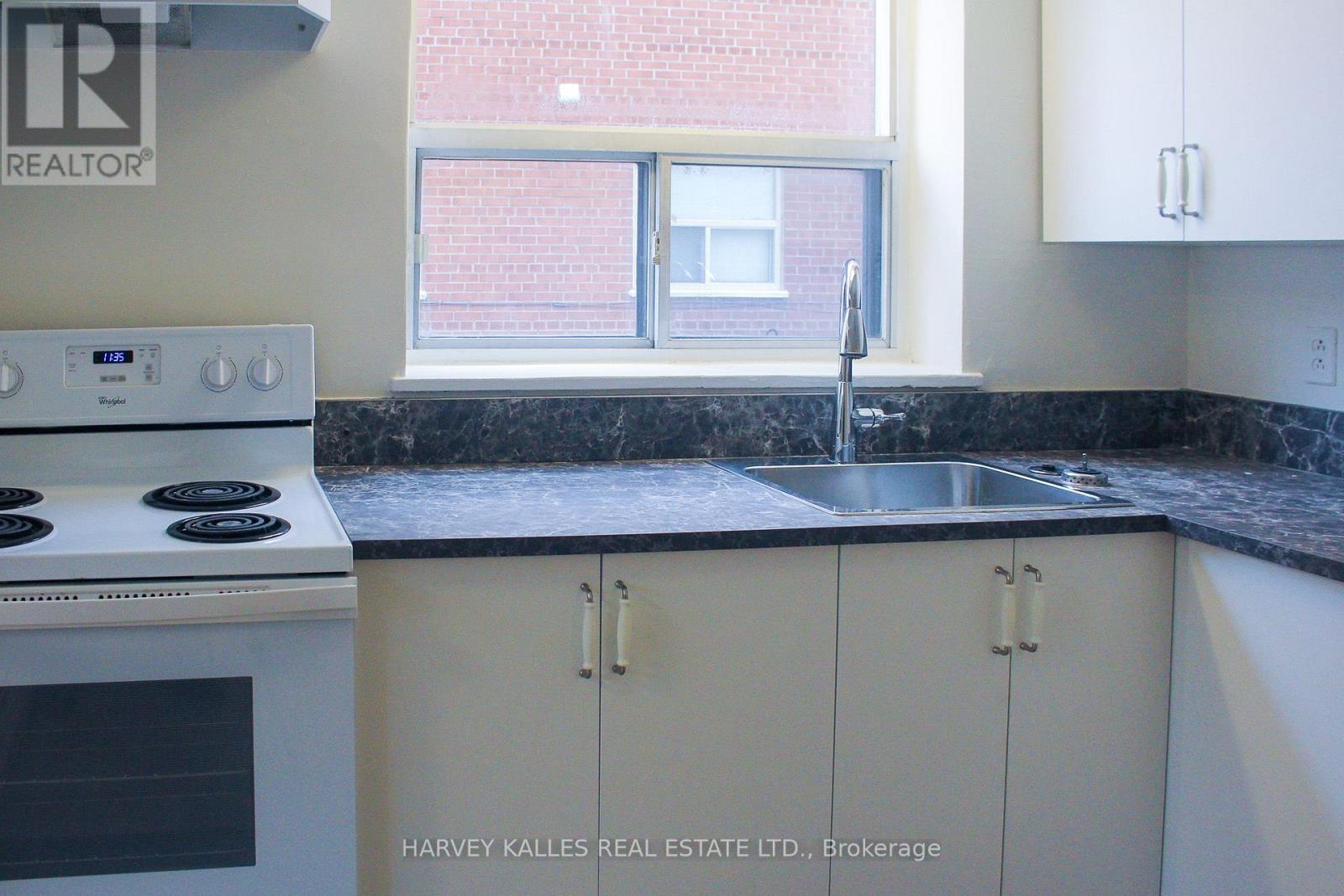 2 - 28 Fraserwood Avenue, Toronto, Ontario  M6B 2N5 - Photo 4 - C13853370