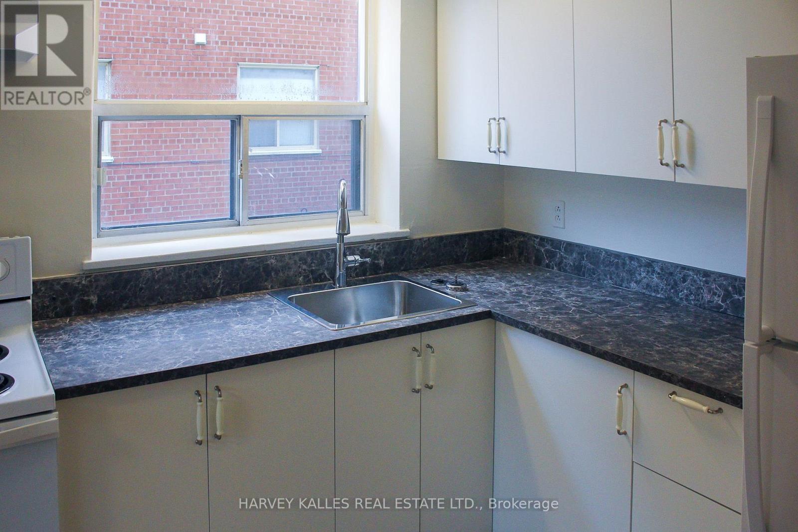 2 - 28 Fraserwood Avenue, Toronto, Ontario  M6B 2N5 - Photo 5 - C13853370