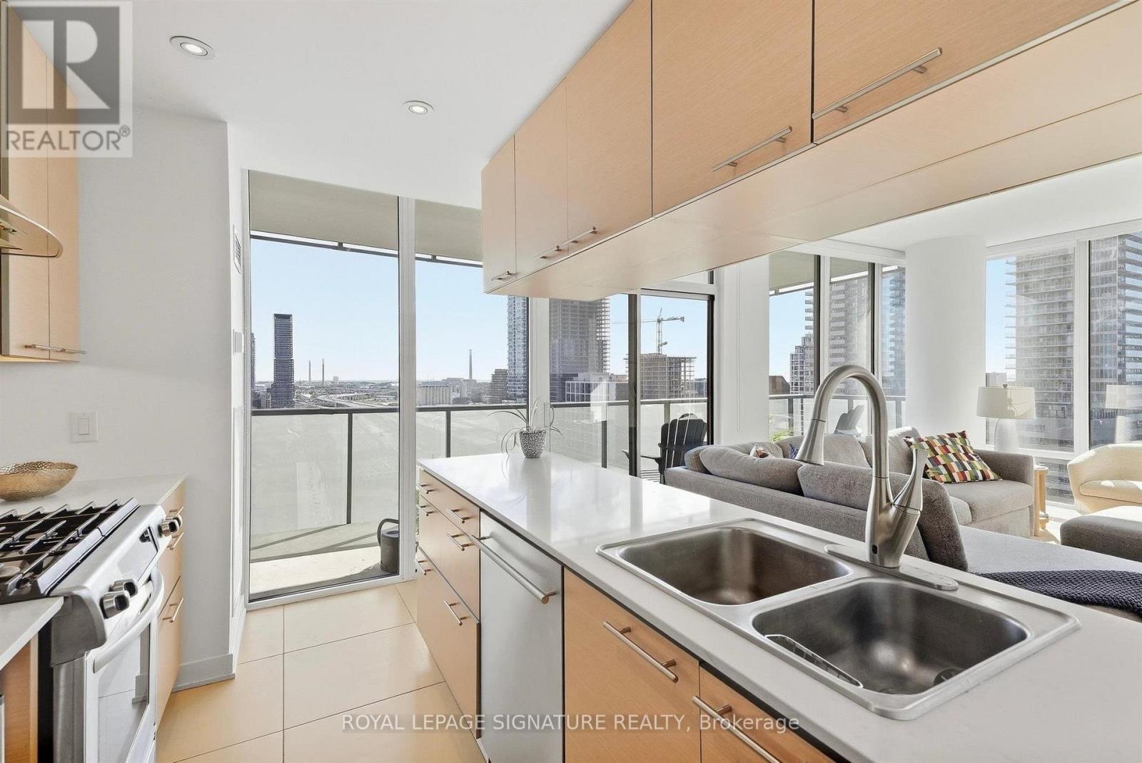 1611 - 1 Market Street, Toronto, Ontario  M5E 0A2 - Photo 18 - C13853416