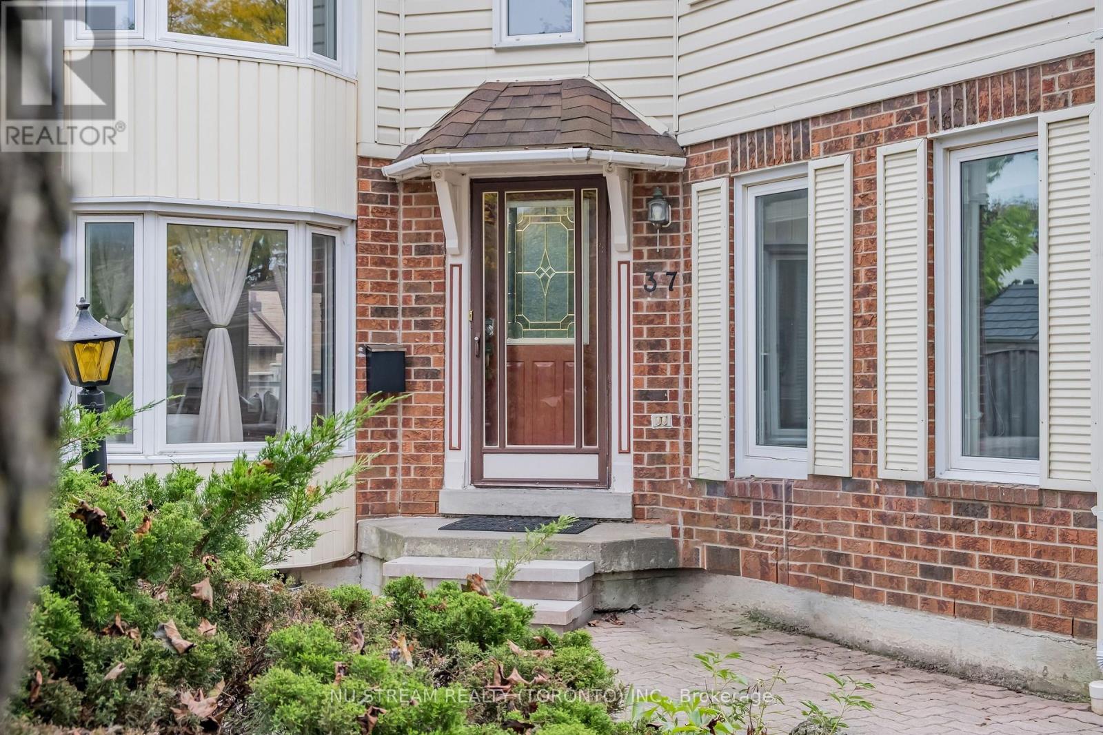 37 Wintermute Boulevard, Toronto, Ontario  M1W 3M5 - Photo 2 - E13852996