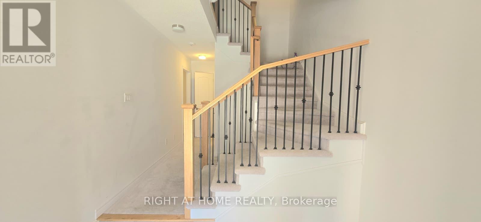 1992 Cameron Lott Crescent, Oshawa, Ontario  L1H 7K5 - Photo 4 - E13853030
