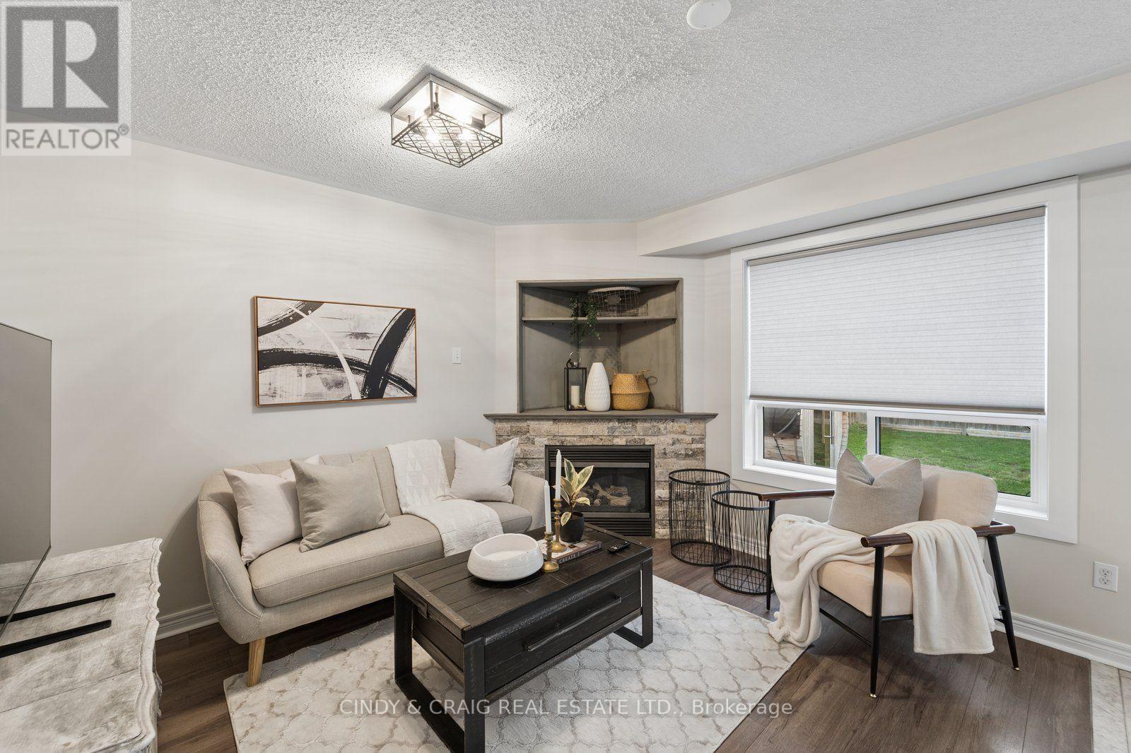 72 Lafayette Boulevard, Whitby, Ontario  L1P 1S9 - Photo 5 - E13853432