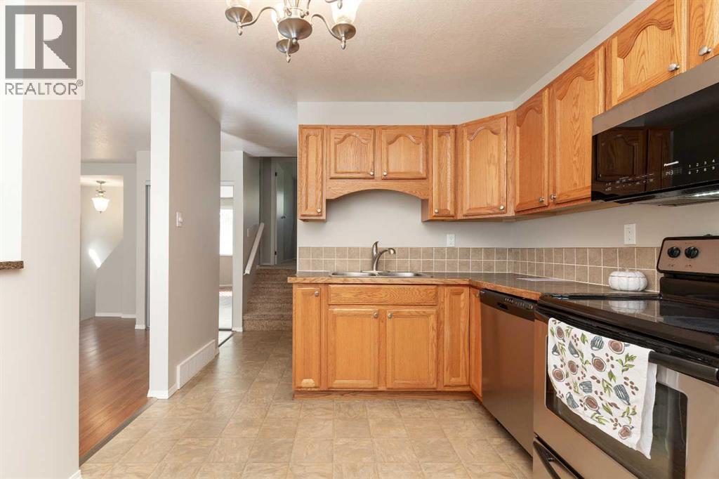 205 Columbia Boulevard W