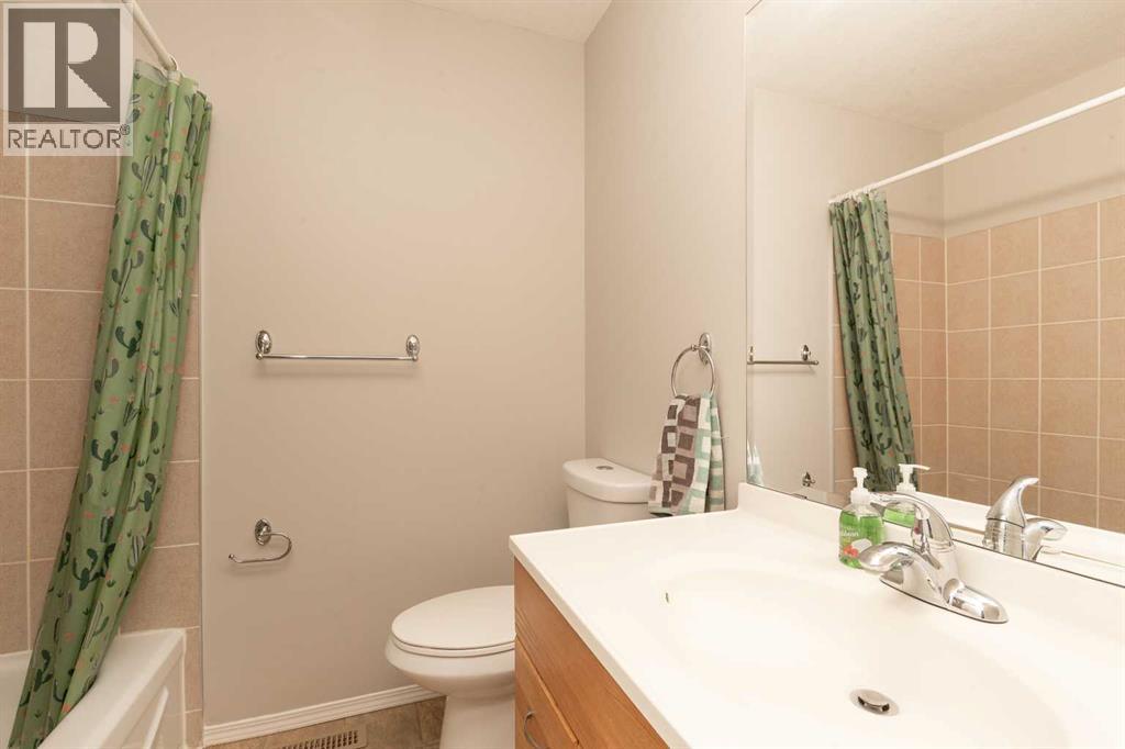 205 Columbia Boulevard W
