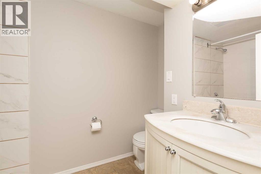 205 Columbia Boulevard W