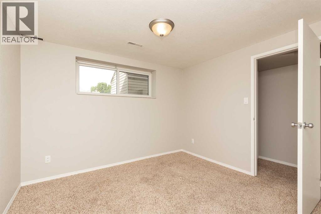 205 Columbia Boulevard W