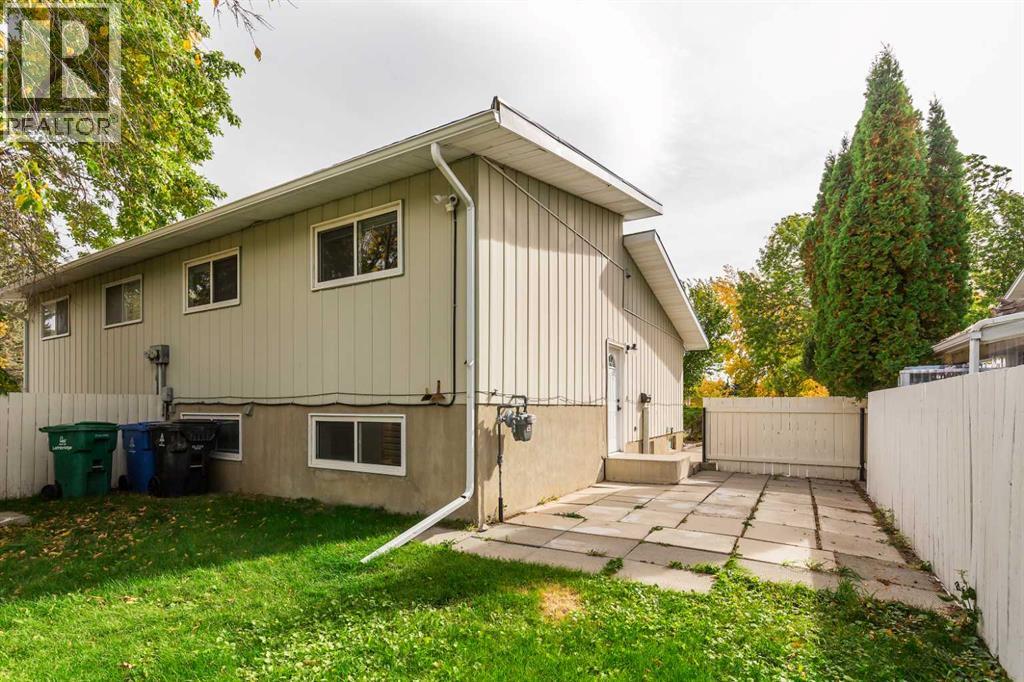 205 Columbia Boulevard W