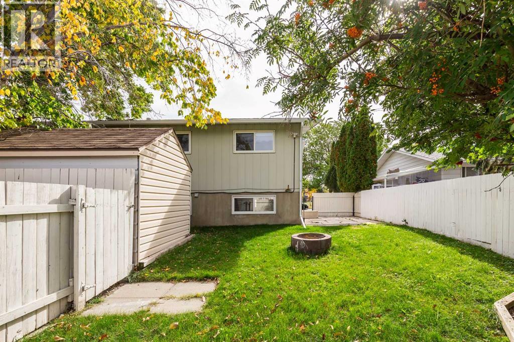 205 Columbia Boulevard W
