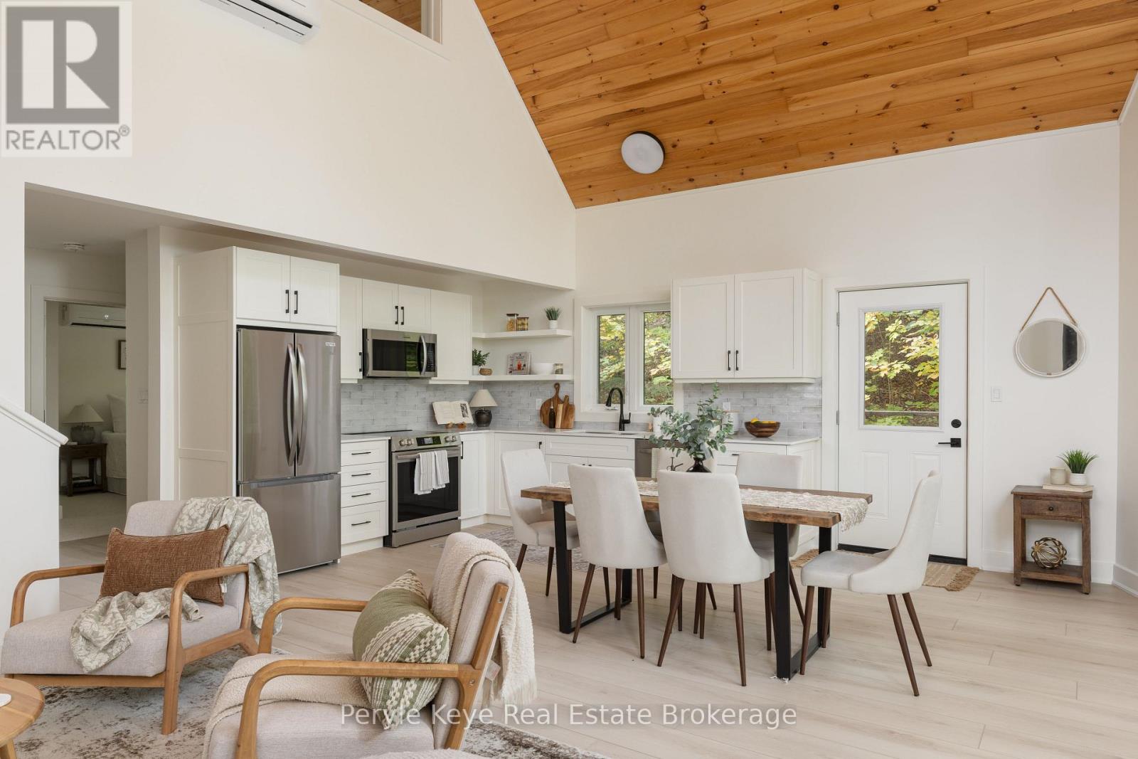 1042 S Menominee Lake Road, Lake Of Bays, Ontario  P0B 1A0 - Photo 4 - X13853010