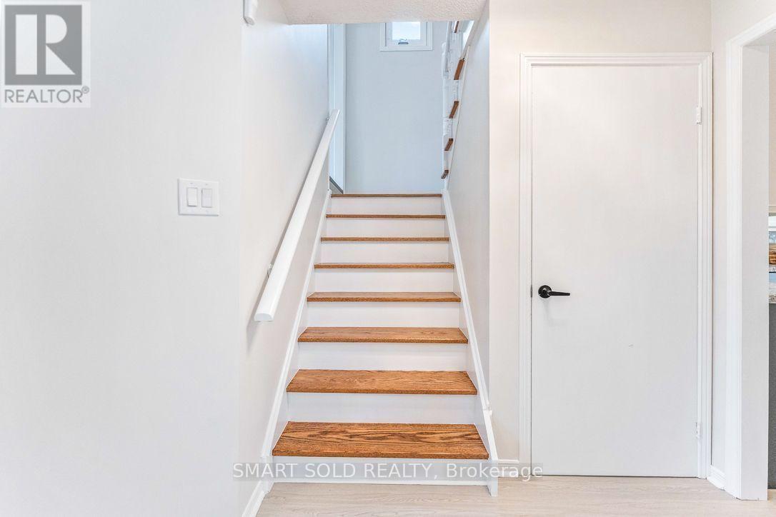 853 Apple Gate Court, Mississauga, Ontario  L5C 4L8 - Photo 16 - W13852982