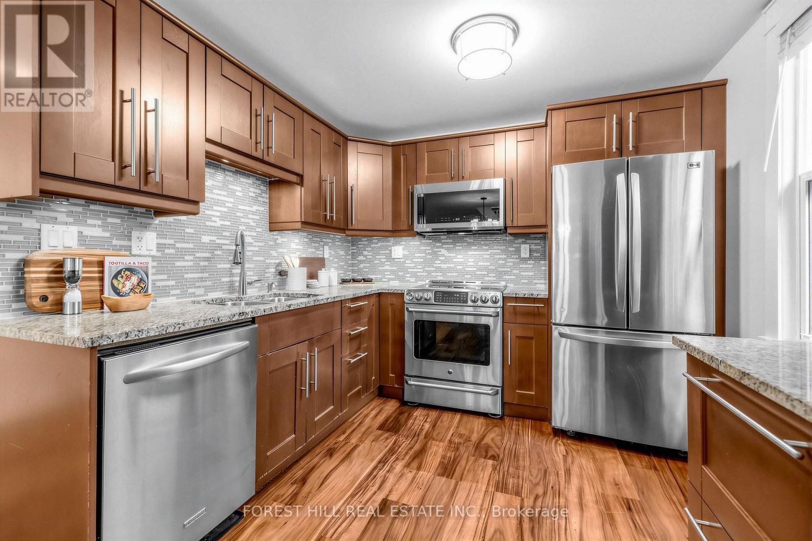 71 Emerson Avenue, Toronto, Ontario  M6H 3S7 - Photo 15 - W13853324