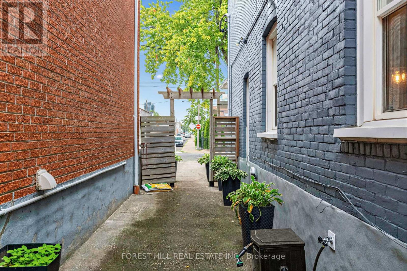 71 Emerson Avenue, Toronto, Ontario  M6H 3S7 - Photo 48 - W13853324