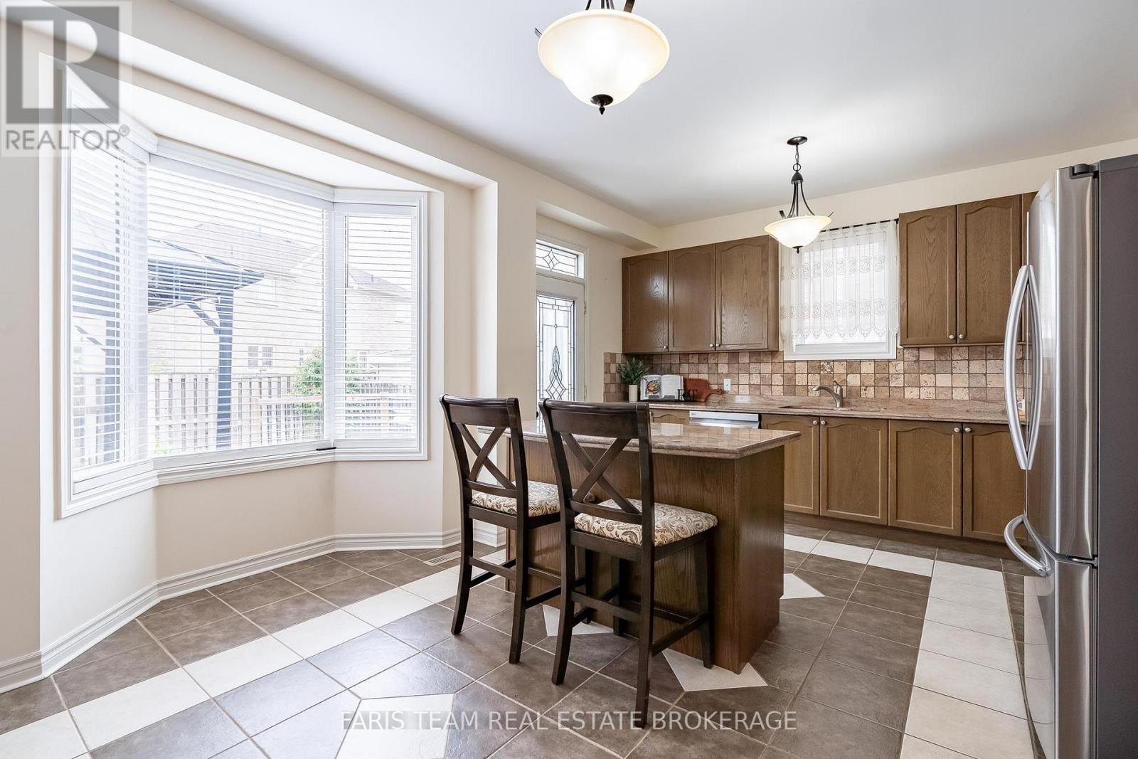 57 Spotted Owl Crescent, Brampton, Ontario  L7A 0K1 - Photo 4 - W13853344