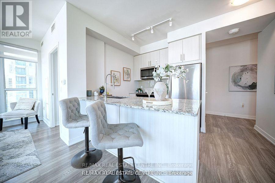 1104 - 4085 Parkside Village Drive, Mississauga, Ontario  L5B 0K9 - Photo 3 - W13853404