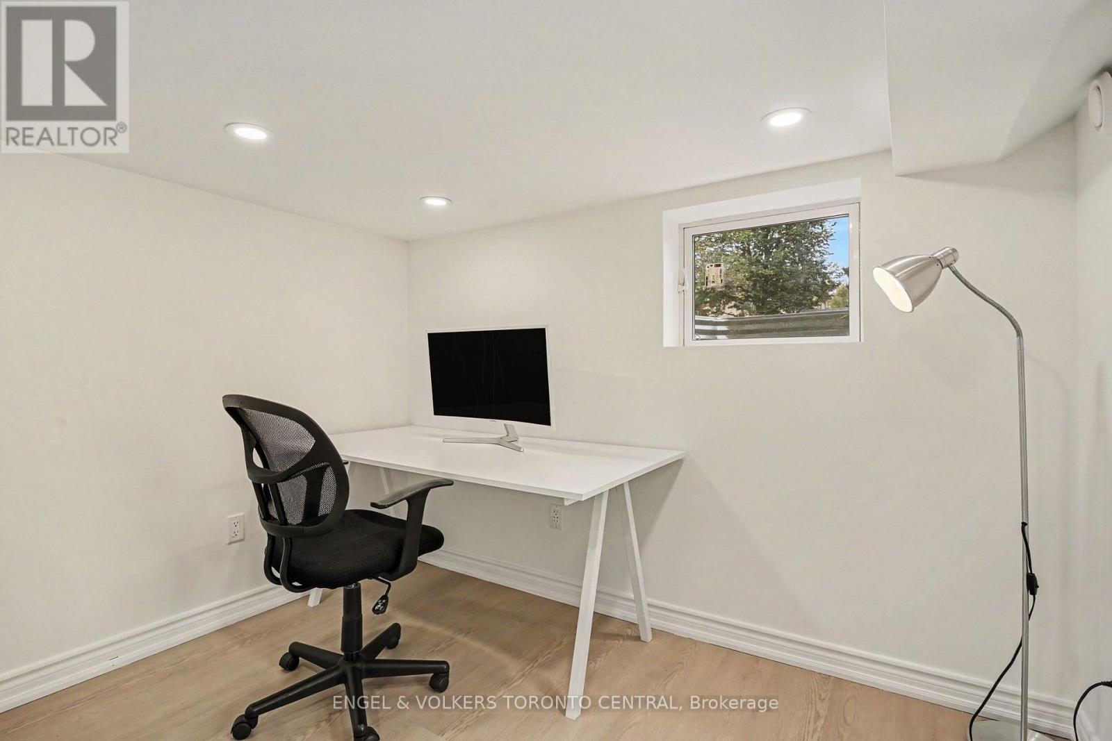 28 Inverleigh Drive, Toronto, Ontario  M8Y 3E3 - Photo 21 - W13852182