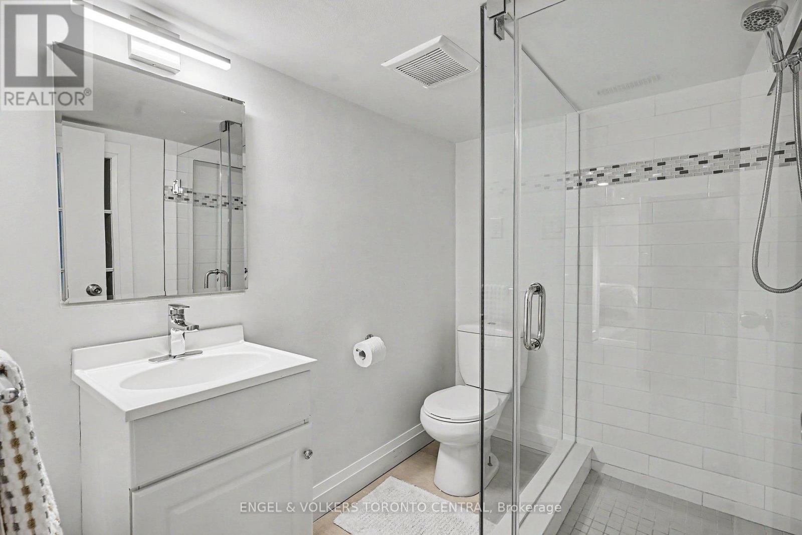 28 Inverleigh Drive, Toronto, Ontario  M8Y 3E3 - Photo 23 - W13852182