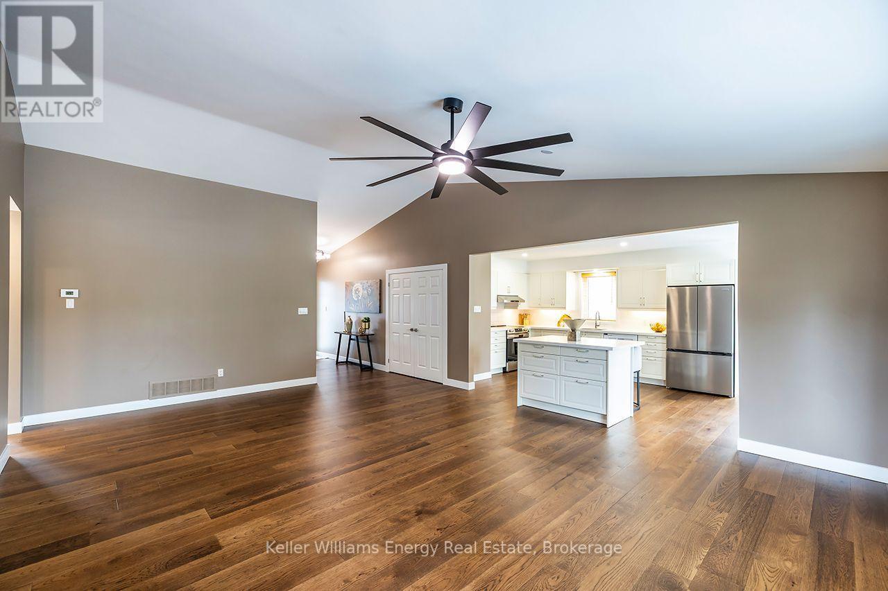 212 Wilmot Trail, Clarington, Ontario  L1B 1B2 - Photo 4 - E13853862