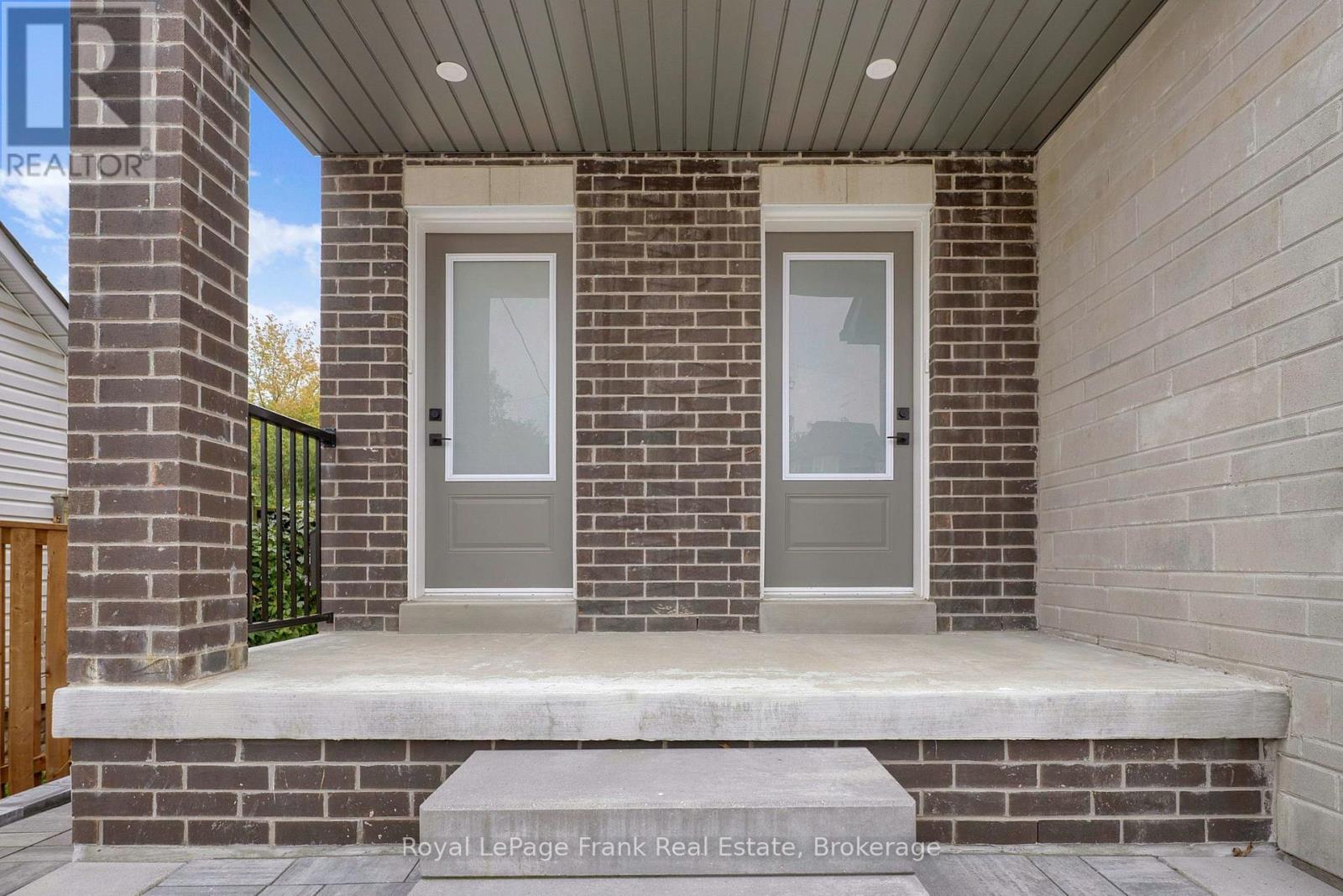 321 Anderson Avenue, Oshawa, Ontario  L1J 2N8 - Photo 2 - E13853904