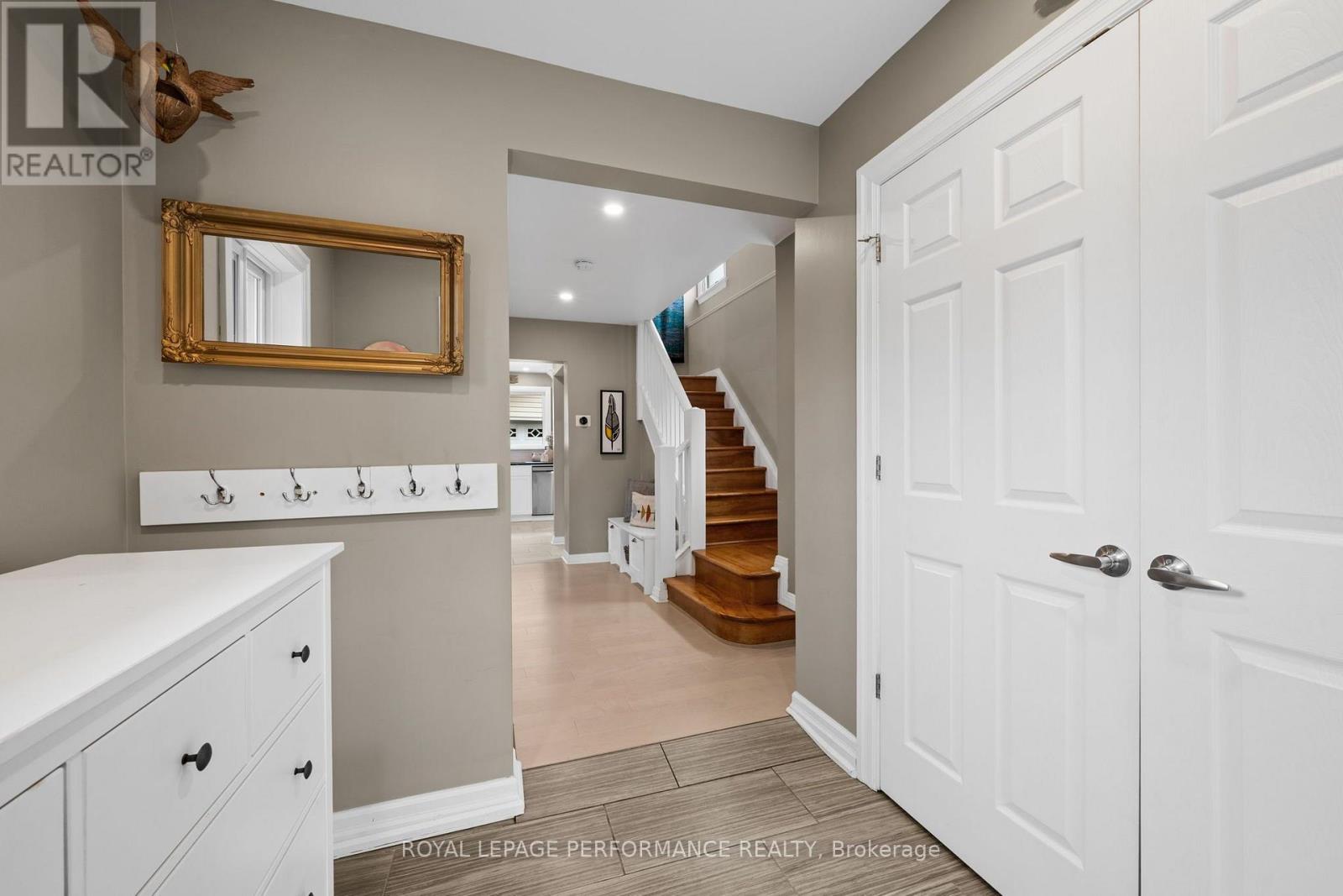 2189 Blossom Drive, Ottawa, Ontario  K1H 6G7 - Photo 3 - X13853576