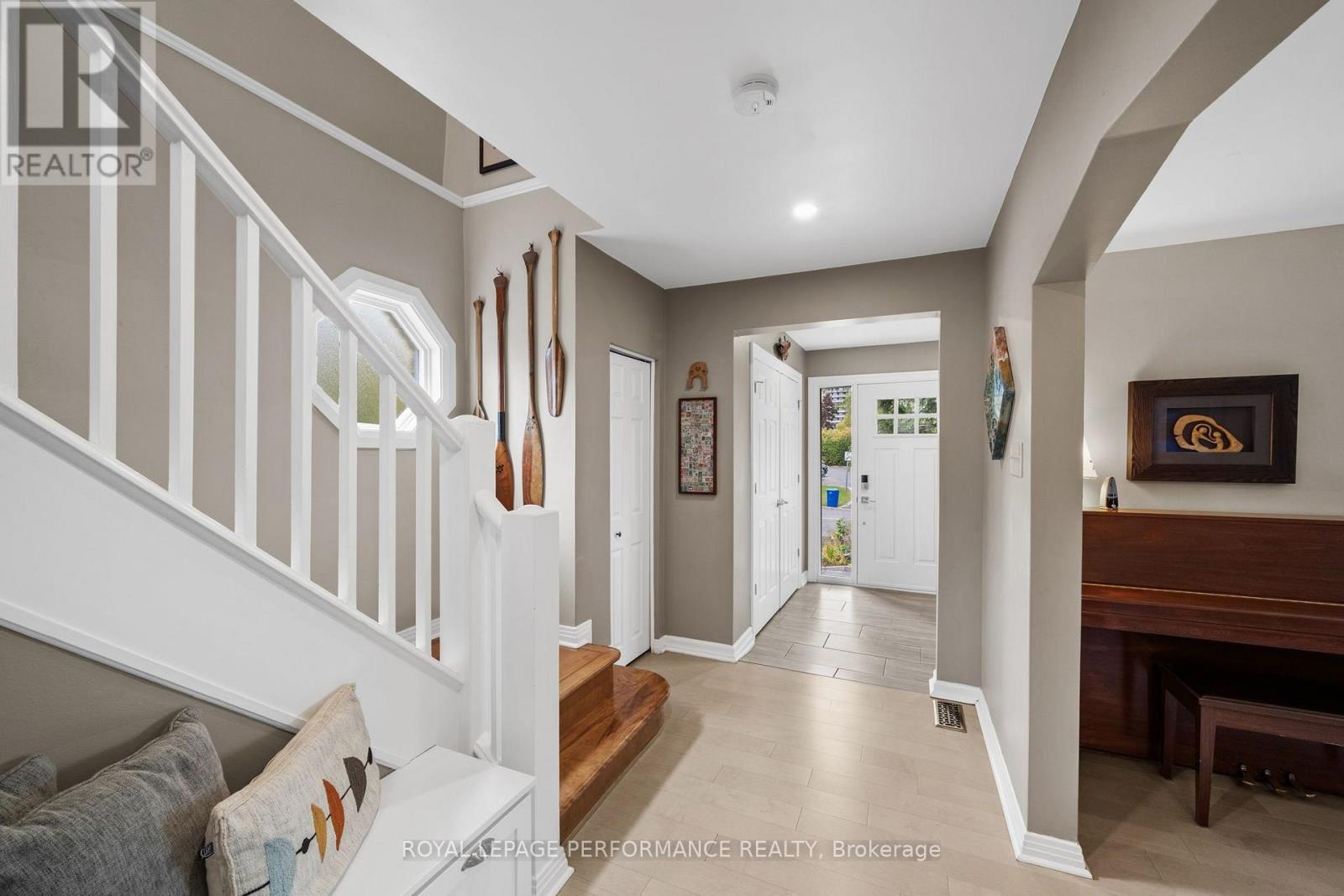 2189 Blossom Drive, Ottawa, Ontario  K1H 6G7 - Photo 4 - X13853576