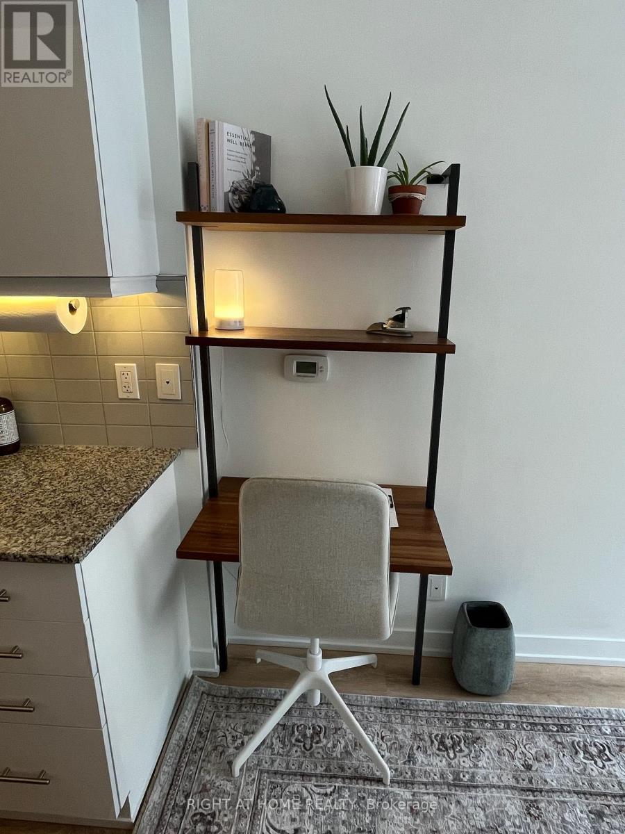 205 - 10 Willison Square, Toronto, Ontario  M5T 0A8 - Photo 7 - C13853716