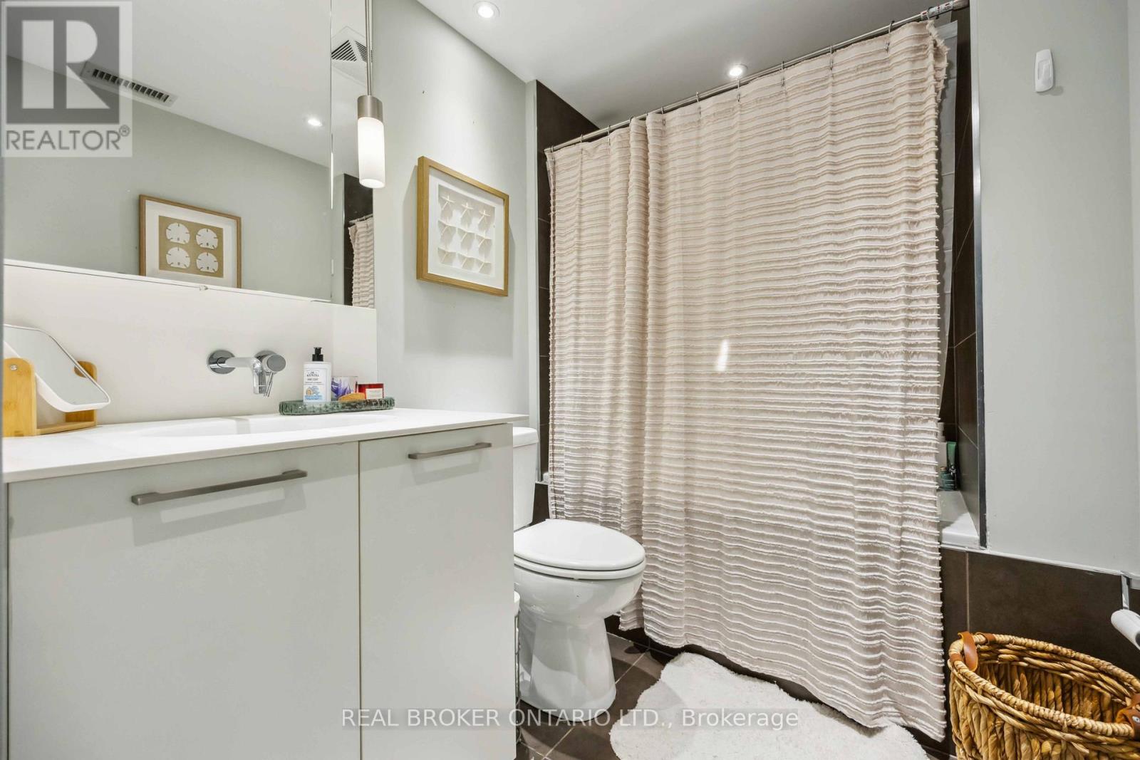 222 - 95 Bathurst Street, Toronto, Ontario  M5V 0H7 - Photo 17 - C13853806