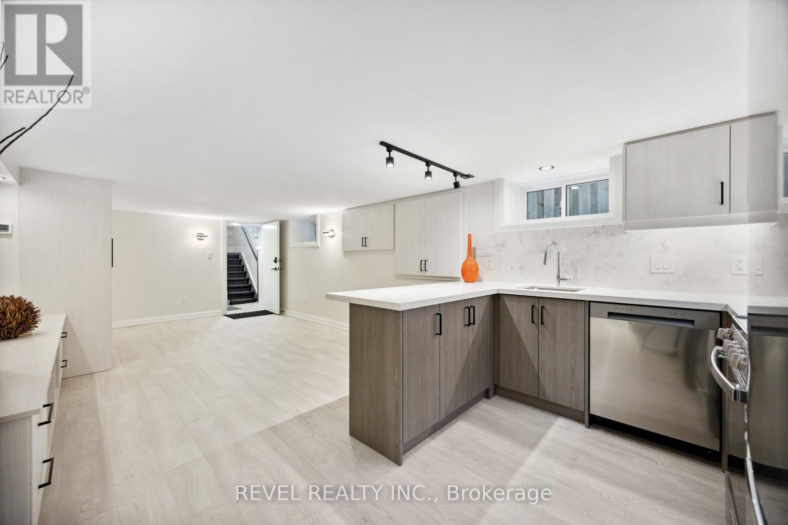 4 - 27 Glen Elm Avenue, Toronto, Ontario  M4T 1T9 - Photo 4 - C13853850