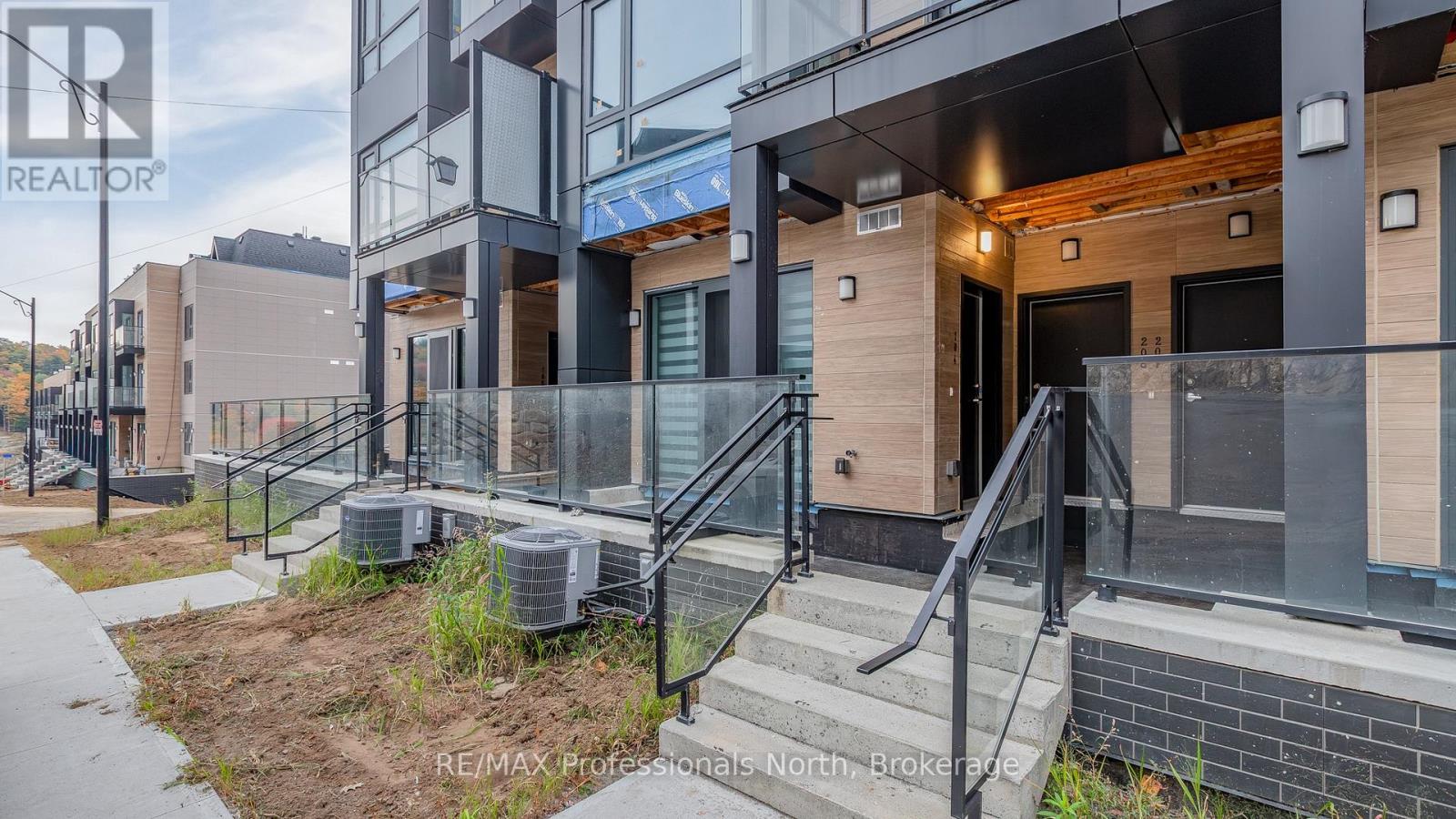 104 - 6 Suncrest Lane, Huntsville (Chaffey), Ontario  P1H 0K3 - Photo 2 - X13853816