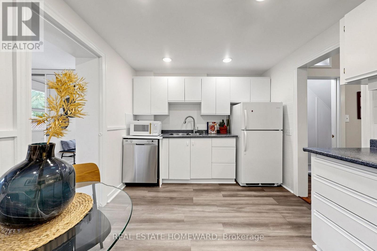 249 Queensdale Avenue, Toronto, Ontario  M4C 2B3 - Photo 14 - E13853860