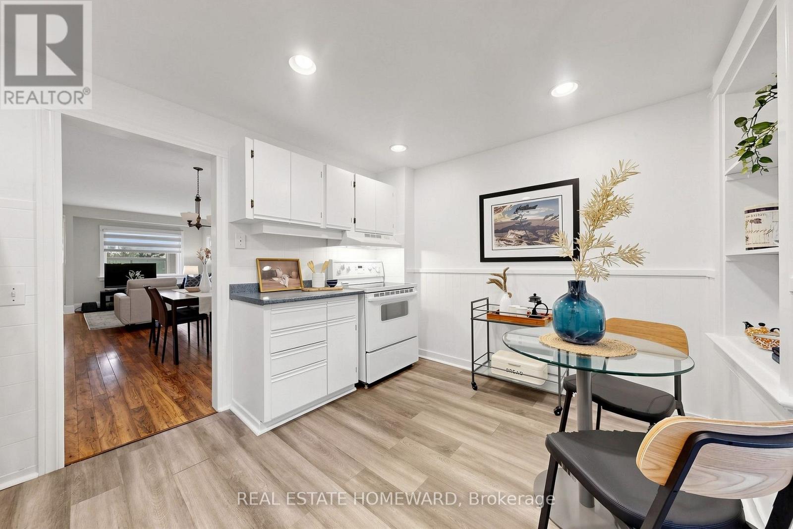 249 Queensdale Avenue, Toronto, Ontario  M4C 2B3 - Photo 17 - E13853860