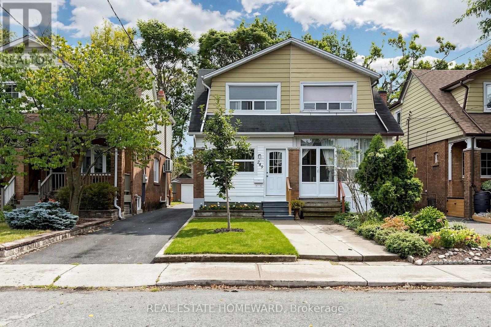 249 Queensdale Avenue, Toronto, Ontario  M4C 2B3 - Photo 2 - E13853860