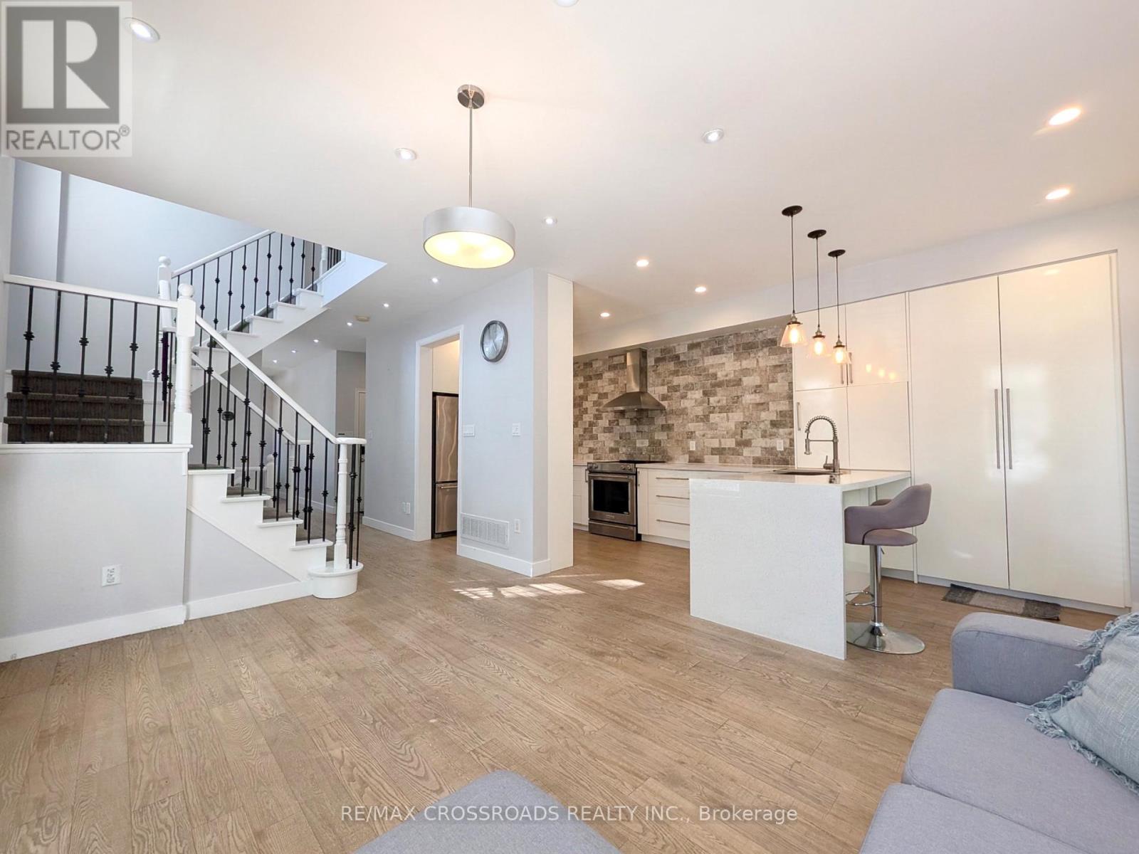 31 Loire Valley Avenue, Vaughan, Ontario  L4J 8T3 - Photo 10 - N13853536