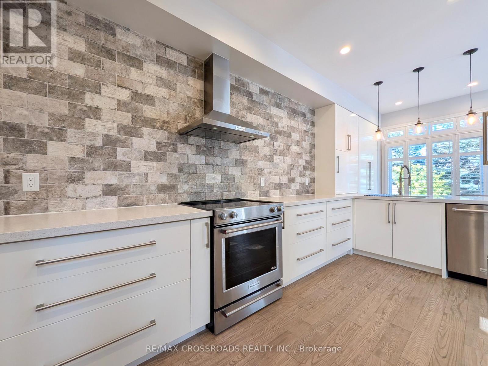 31 Loire Valley Avenue, Vaughan, Ontario  L4J 8T3 - Photo 11 - N13853536