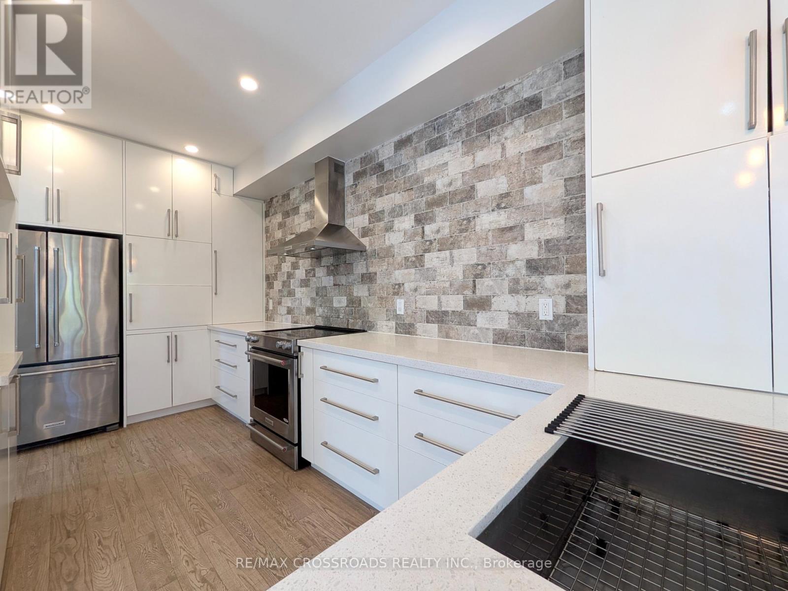 31 Loire Valley Avenue, Vaughan, Ontario  L4J 8T3 - Photo 13 - N13853536