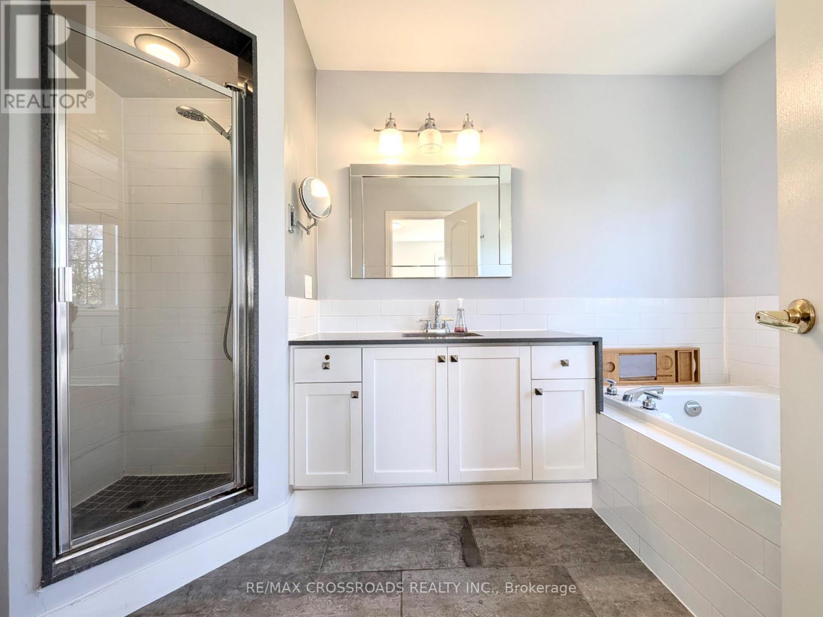 31 Loire Valley Avenue, Vaughan, Ontario  L4J 8T3 - Photo 26 - N13853536