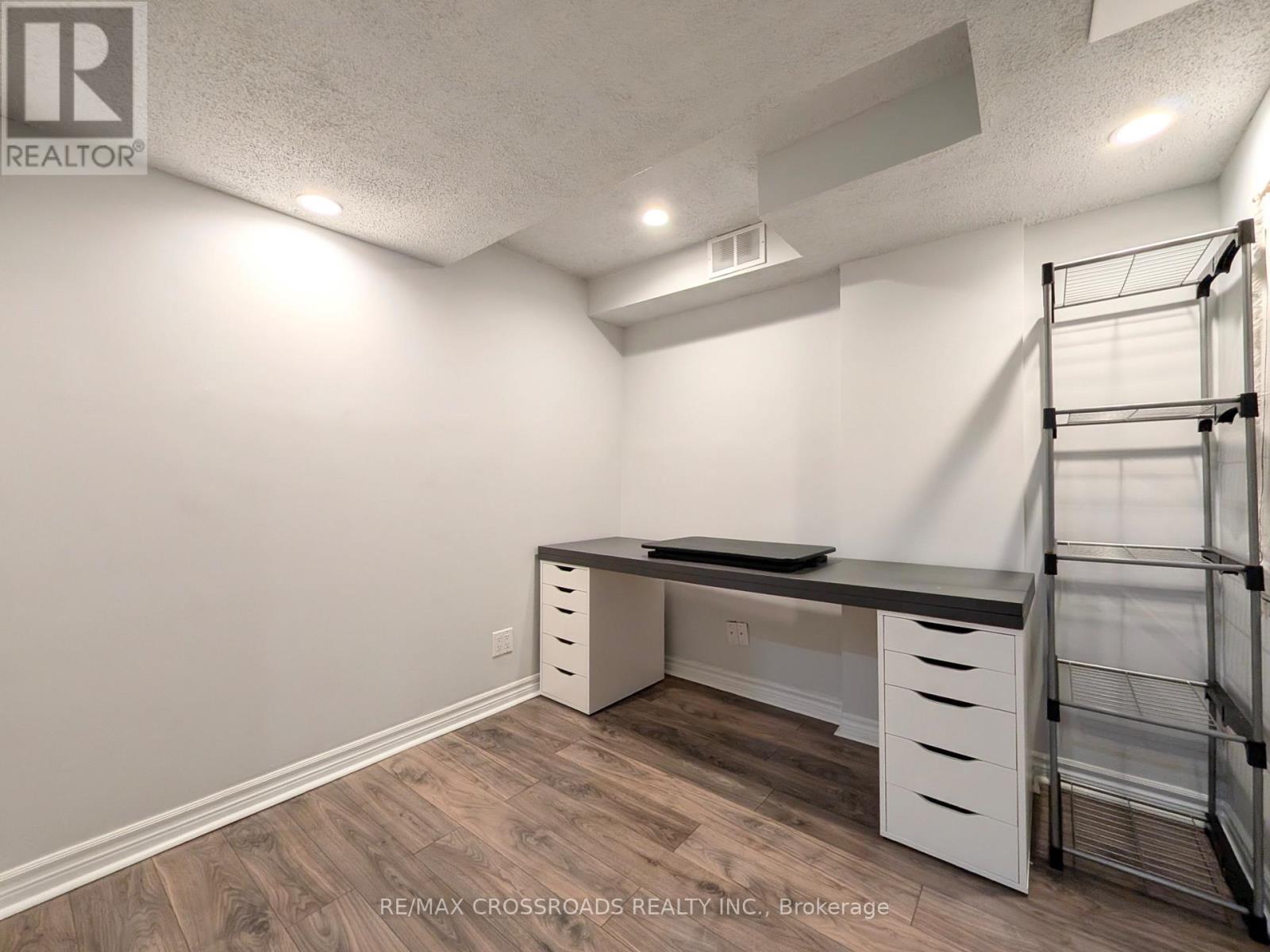 31 Loire Valley Avenue, Vaughan, Ontario  L4J 8T3 - Photo 28 - N13853536
