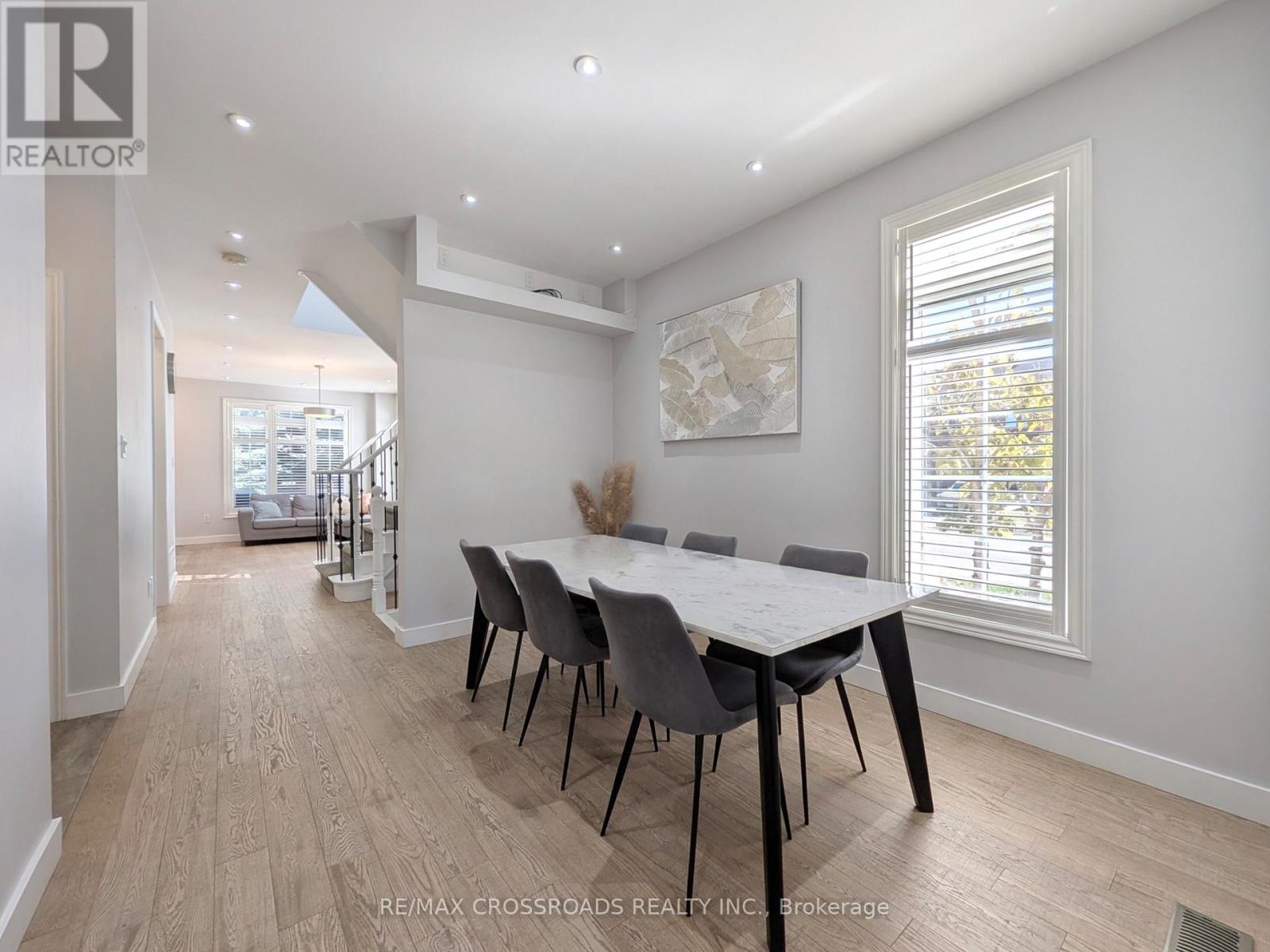 31 Loire Valley Avenue, Vaughan, Ontario  L4J 8T3 - Photo 4 - N13853536
