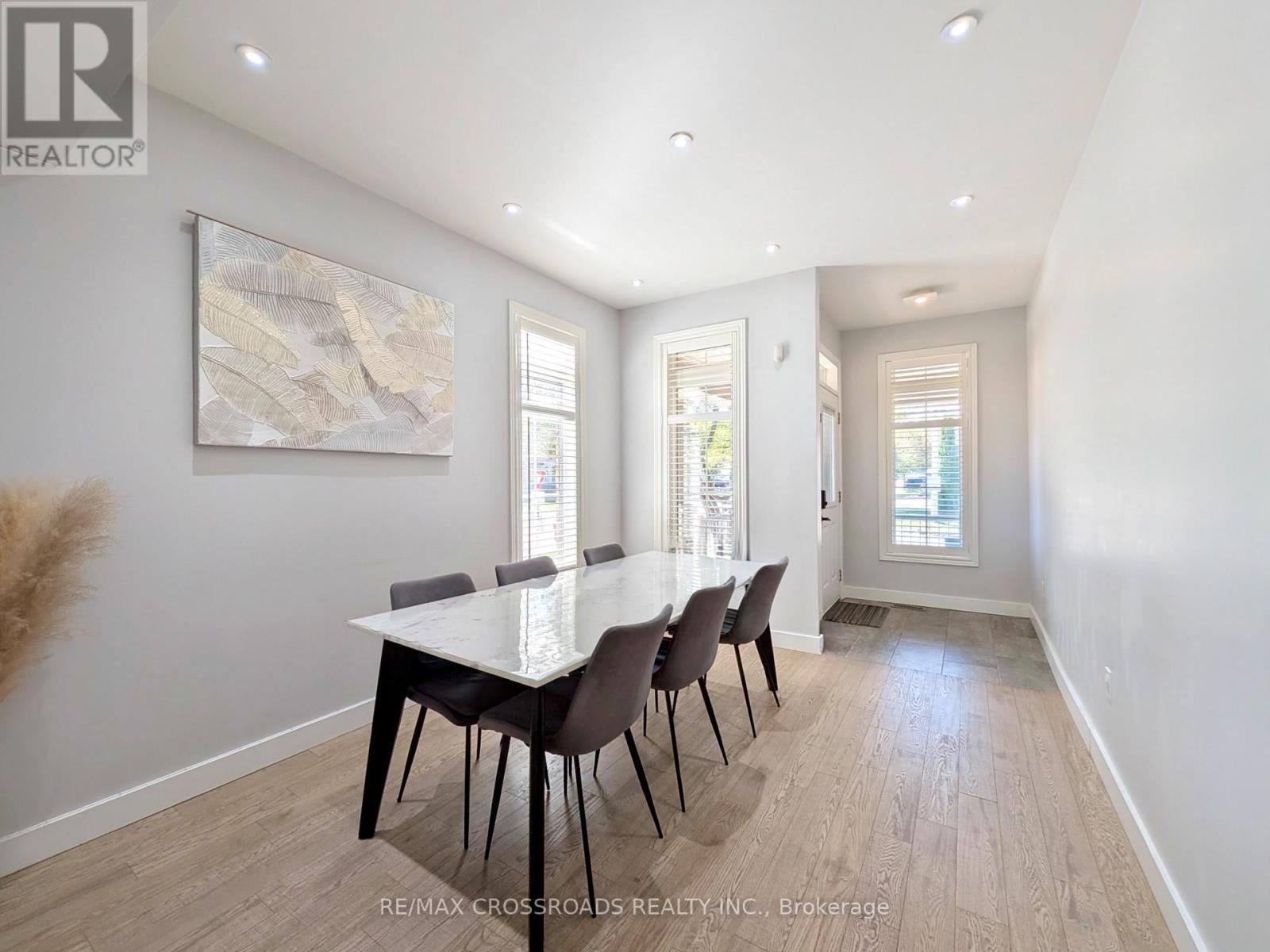 31 Loire Valley Avenue, Vaughan, Ontario  L4J 8T3 - Photo 5 - N13853536